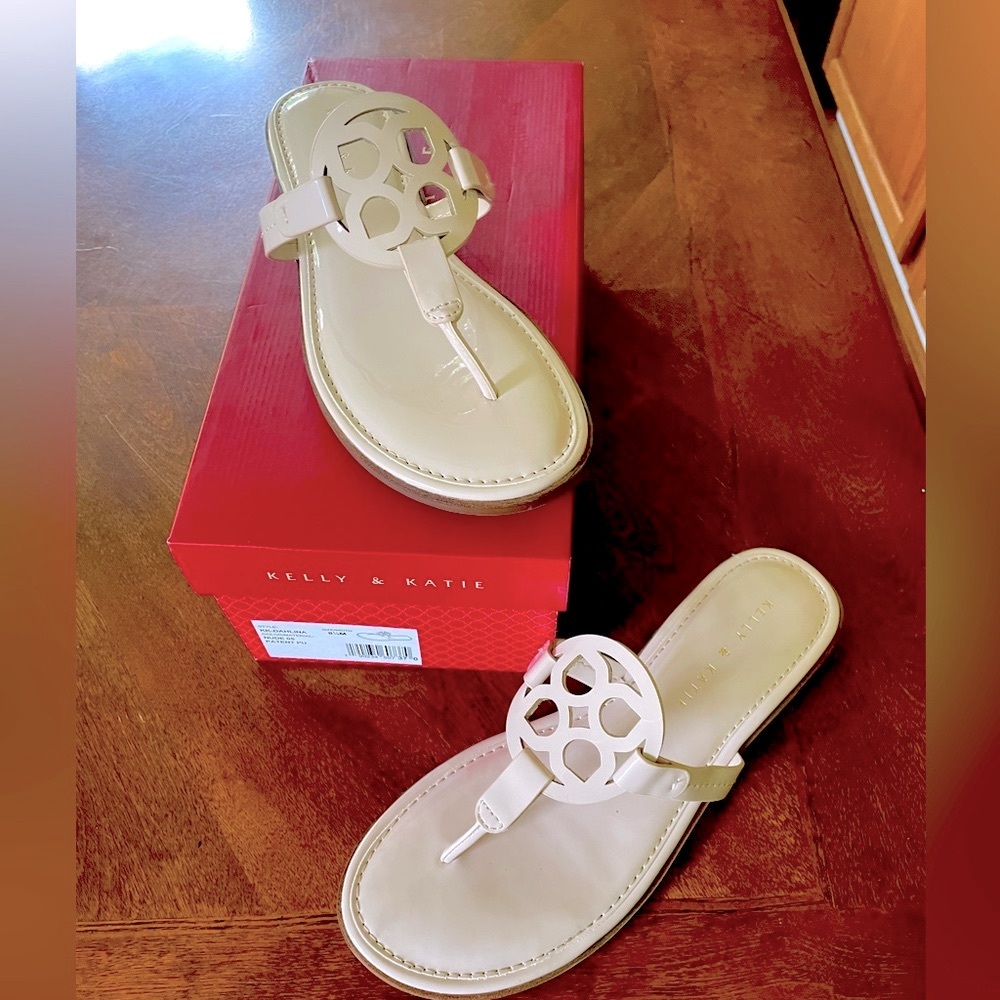 NIB Women’s Kelly & Katie Nude Patent Leather Sandal Sz 8.5 M